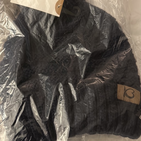 Chunk Pom Pom Cable Knit Ribbed Beanie - Picture 8 of 11